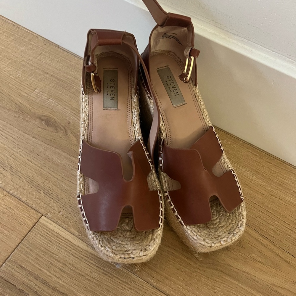 Perfect healed platform sandal